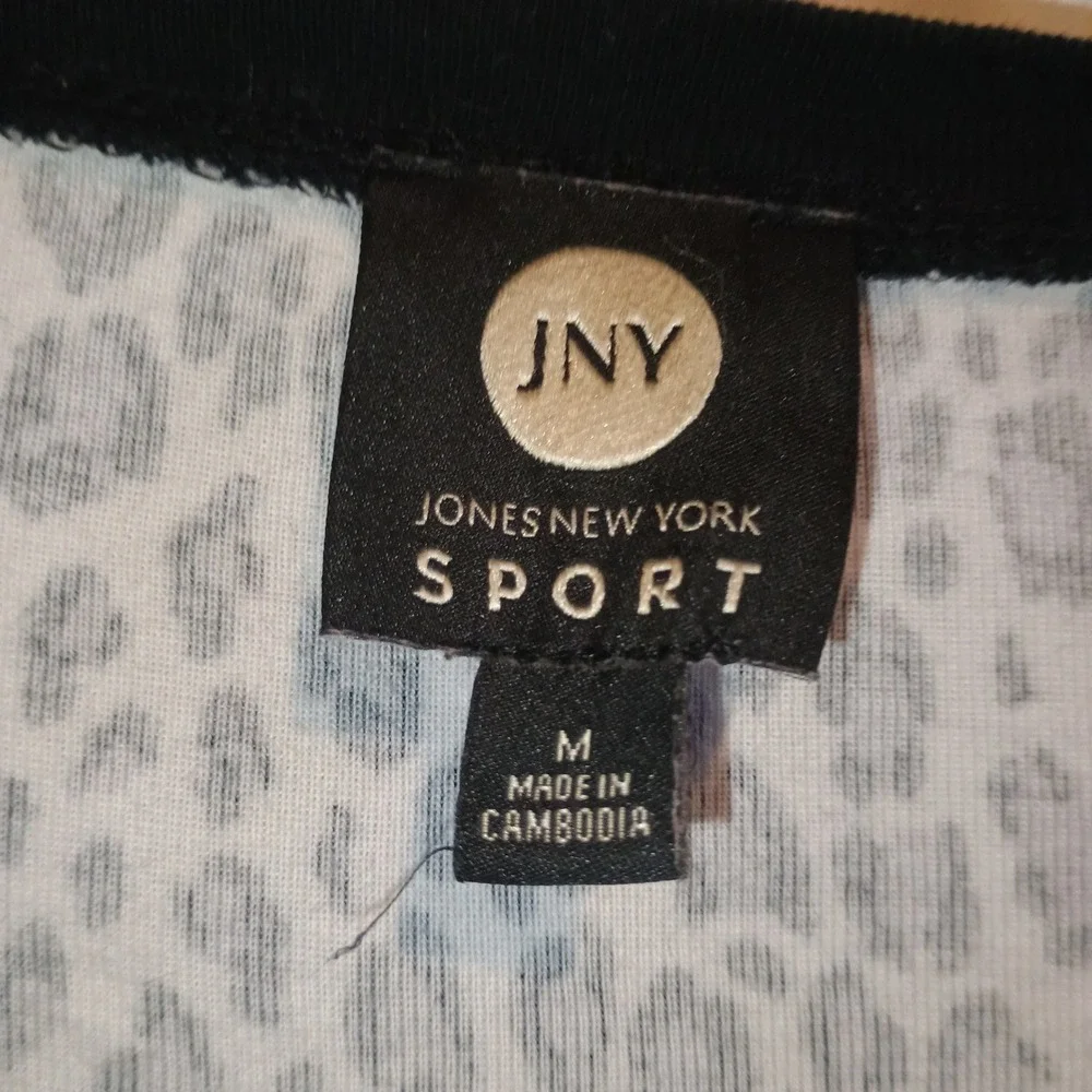 JNY Jones New York Sport Leopard Print Long Sleeve Top - Sz M - Picture 2 of 11